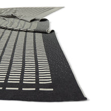 Afbeelding in Gallery-weergave laden, orange or red | Dashes plaid antraciet/zwart