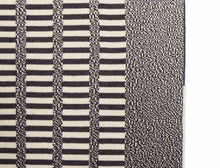 Afbeelding in Gallery-weergave laden, orange or red | Dashes plaid antraciet/zwart