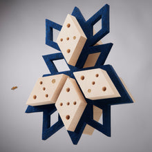 Afbeelding in Gallery-weergave laden, Studio Carmela Bogman | Busy Bee Hotel Blauw