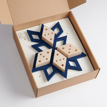 Afbeelding in Gallery-weergave laden, Studio Carmela Bogman | Busy Bee Hotel Blauw