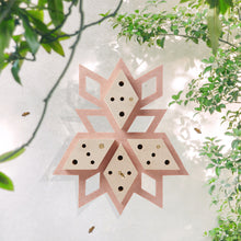 Afbeelding in Gallery-weergave laden, Studio Carmela Bogman | Busy Bee Hotel roze