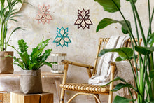 Afbeelding in Gallery-weergave laden, Studio Carmela Bogman | Busy Bee Hotel roze