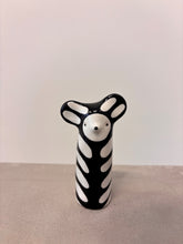 Afbeelding in Gallery-weergave laden, Sausage Figures | Olivia (zwart/ wit)