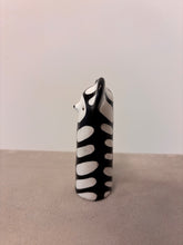 Afbeelding in Gallery-weergave laden, Sausage Figures | Olivia (zwart/ wit)