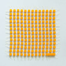 Afbeelding in Gallery-weergave laden, Fenna van der Klei | Tabel Jewel Large in Geel