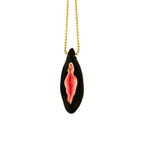 Afbeelding in Gallery-weergave laden, Denise Rosenboom | The Pussy Pendant medium 4. Brown Sheep