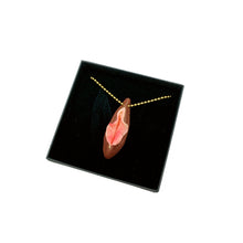 Afbeelding in Gallery-weergave laden, Denise Rosenboom | The Pussy Pendant small 5. Brown Buffalo