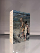 Afbeelding in Gallery-weergave laden, At the Beach
