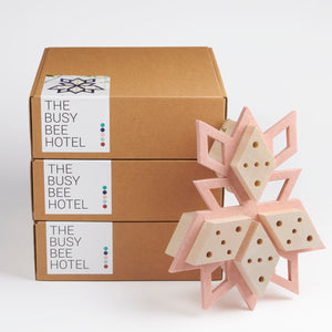 Studio Carmela Bogman | Busy Bee Hotel roze