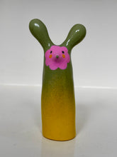Afbeelding in Gallery-weergave laden, Sausage  Figures | Baloo (geel/grijs/ roze bloem masker)
