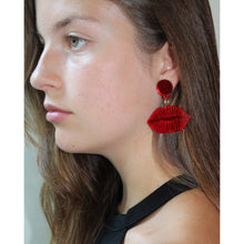 Afbeelding in Gallery-weergave laden, Rijkje Jewelry | Oorbellen Kiss Me in rood
